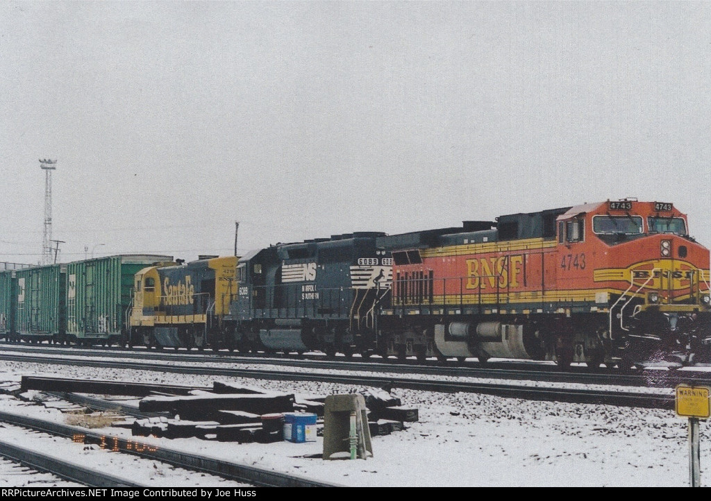 BNSF 4743 East